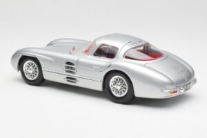 Mercedes 300 SLR Uhlenhaut Coupe Silver Maisto 1:18 536898 Diecast - image 7 of 8