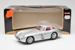 Mercedes 300 SLR Uhlenhaut Coupe Silver Maisto 1:18 536898 Diecast - image 8 of 8