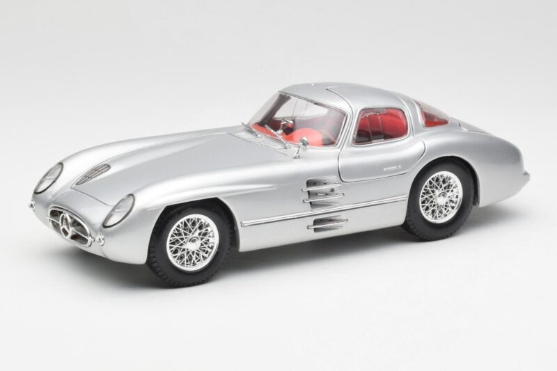 Mercedes 300 SLR Uhlenhaut Coupe Silver Maisto 1:18 Mercedes 300 SLR Uhlenhaut Coupe Silver Maisto 1:18 536898 Diecast