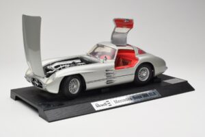 Mercedes 300 SLR Silver Revell 1:12 08851 Diecast - image 2 of 8