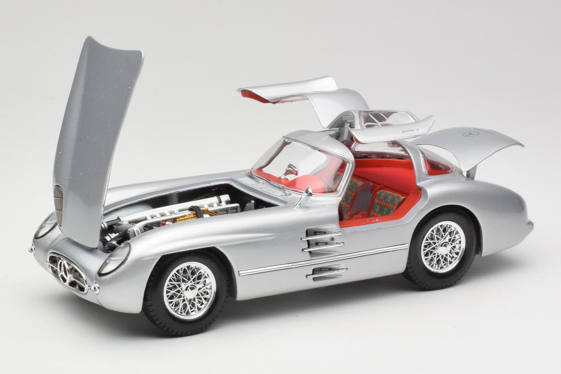 Mercedes 300 SLR Uhlenhaut Coupe Silver Maisto 1:18