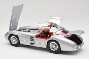 Mercedes 300 SLR Uhlenhaut Coupe Silver Maisto 1:18 36898 Diecast - image 5 of 8