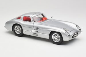 Mercedes 300 SLR Uhlenhaut Coupe Silver Maisto 1:18 36898 Diecast - image 6 of 8