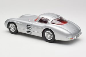 Mercedes 300 SLR Uhlenhaut Coupe Silver Maisto 1:18 36898 Diecast - image 7 of 8
