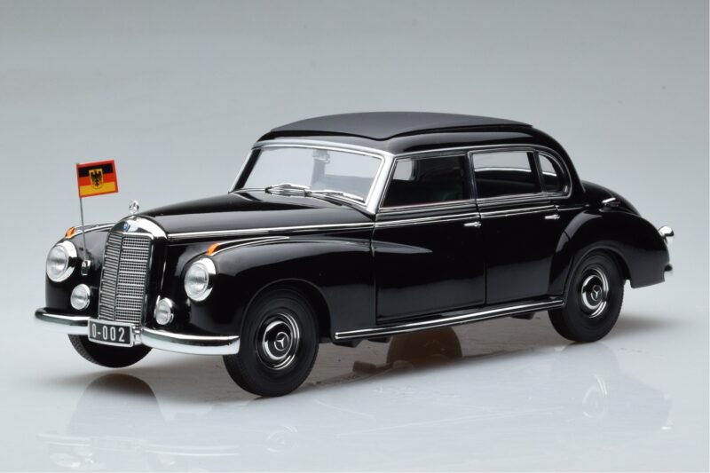 Mercedes 300 W186 Konrad Adenauer Norev 1:18 Mercedes 300 W186 Konrad Adenauer Norev 1:18 183707 Diecast