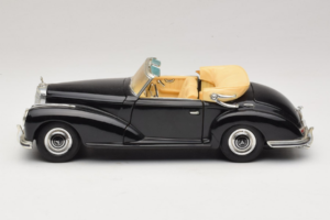 Mercedes 300S Black Maisto 1:18 52116-P1 Diecast - image 4 of 8