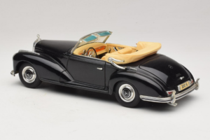 Mercedes 300S Black Maisto 1:18 52116-P1 Diecast - image 7 of 8