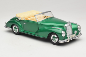 Mercedes 300S Cabriolet Green Metallic Maisto 1:18 52116 Diecast - image 5 of 7