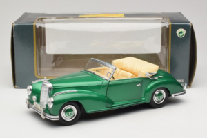 Mercedes 300S Cabriolet Green Metallic Maisto 1:18 52116 Diecast - image 7 of 7