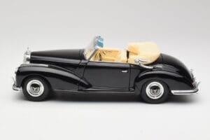 Mercedes 300SC W188 Obsidian Black Maisto 1:18 806B Diecast - image 4 of 8