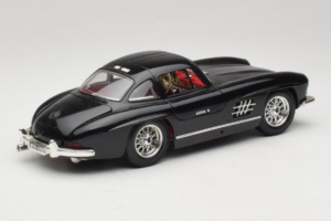 Mercedes 300SL Black Bburago 1:18 3015-M3 Diecast - image 3 of 8