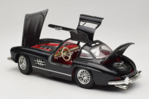 Mercedes 300SL Black Bburago 1:18 3015-M3 Diecast - image 5 of 8