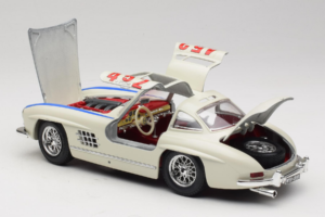 Mercedes 300SL #452 Mille Miglia 1955 White Bburago 1:18 3015-M2 Diecast - image 5 of 8