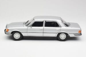 Mercedes 450 SEL 6.9 W116 Silver Revell 1:18 8955 Diecast - image 4 of 8