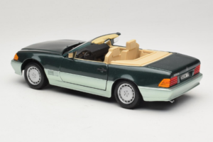 Mercedes 500 SL R129 Silver Green Revell 1:18 8802 Diecast - image 7 of 8