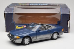 Mercedes SL 500 R129 Nautic Blue Metallic Revell 1:18 8081 Diecast - image 8 of 8