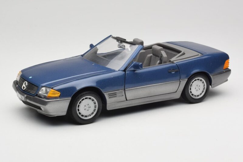 Mercedes SL 500 R129 Nautic Blue Metallic Revell 1:18 Mercedes SL 500 R129 Nautic Blue Metallic Revell 1:18 8081 Diecast