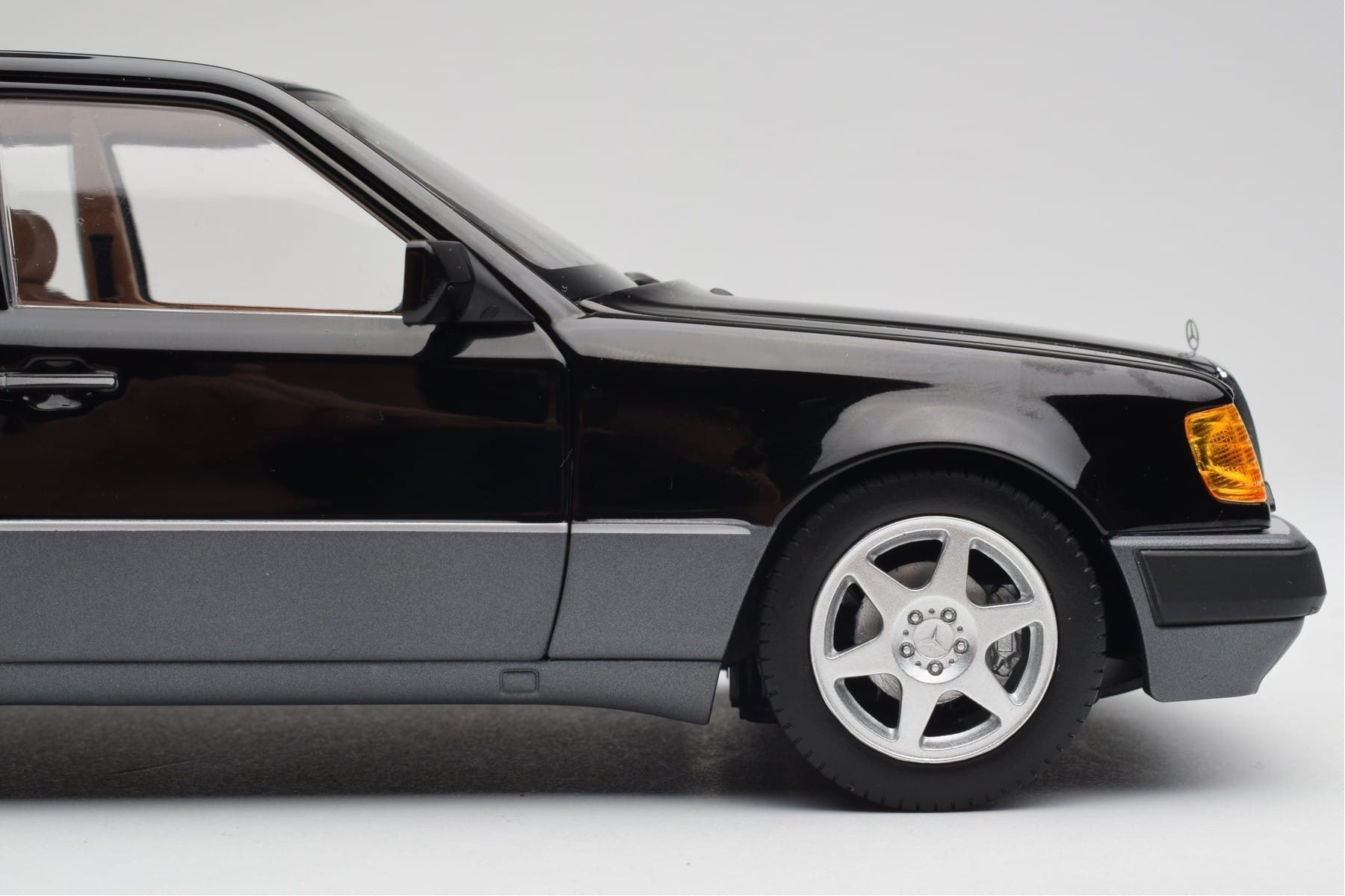 Norev Mercedes 500E W124 1:18 Black Limited Model