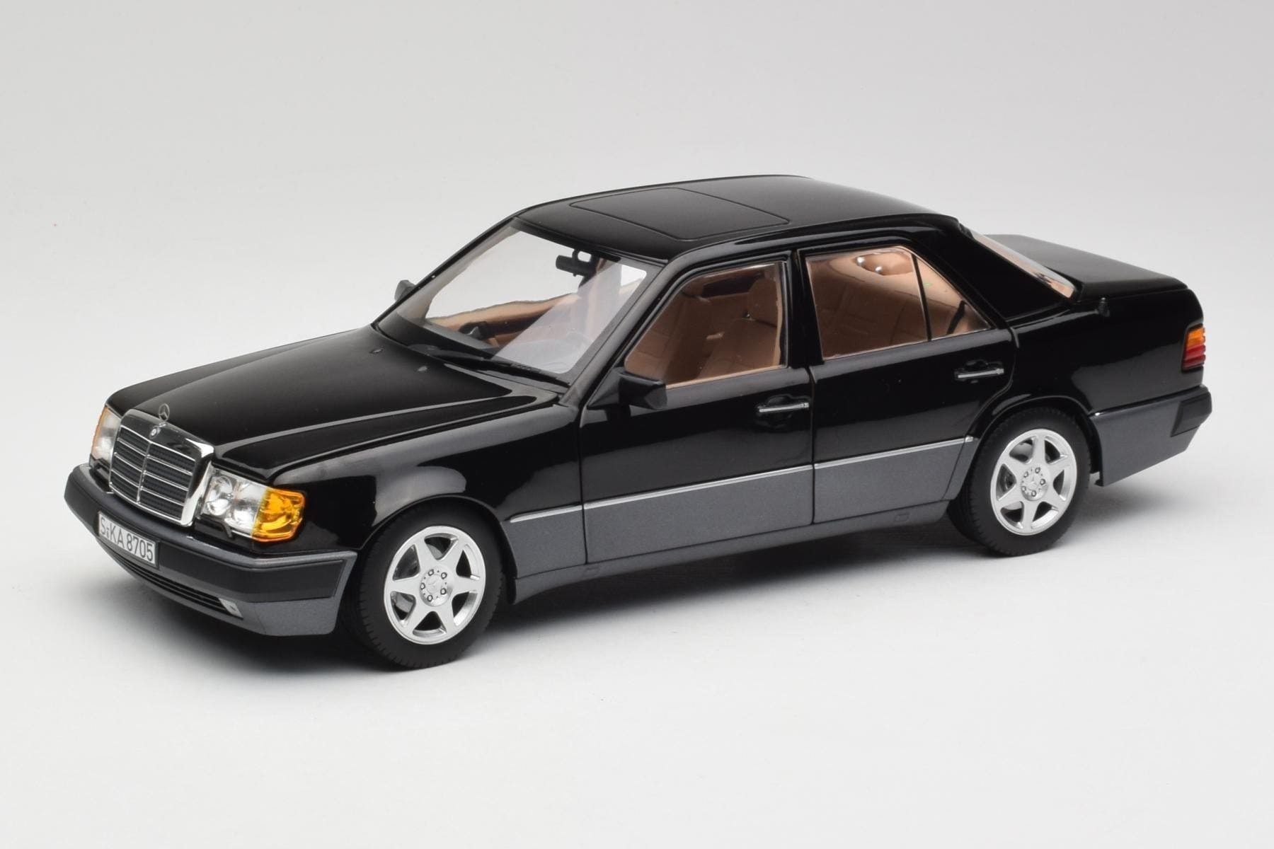 Mercedes 500E W124 Black Limited Edition Norev 1:18