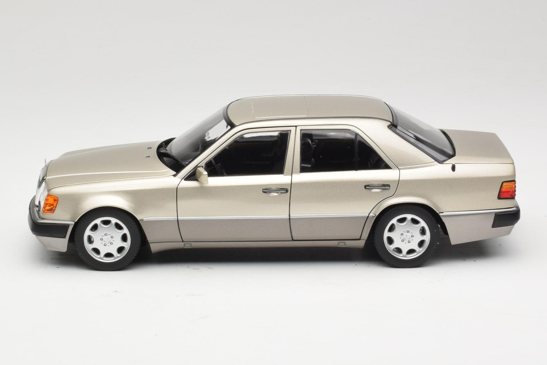 Norev Mercedes 500E W124 1:18 Smoke Silver Diecast