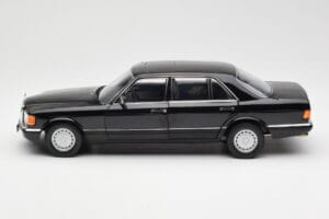 Mercedes 560 SEL W126 Black Dealer Edition Norev 1:18 B66040599 Diecast - image 4 of 8