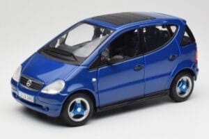 Mercedes A-Class W168 Dark Blue Maisto 1:18 B66005219 Diecast