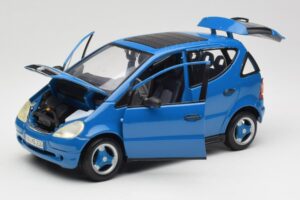 Mercedes A-Class W168 Light Blue Maisto 1:18 37800-M5 Diecast - image 2 of 8