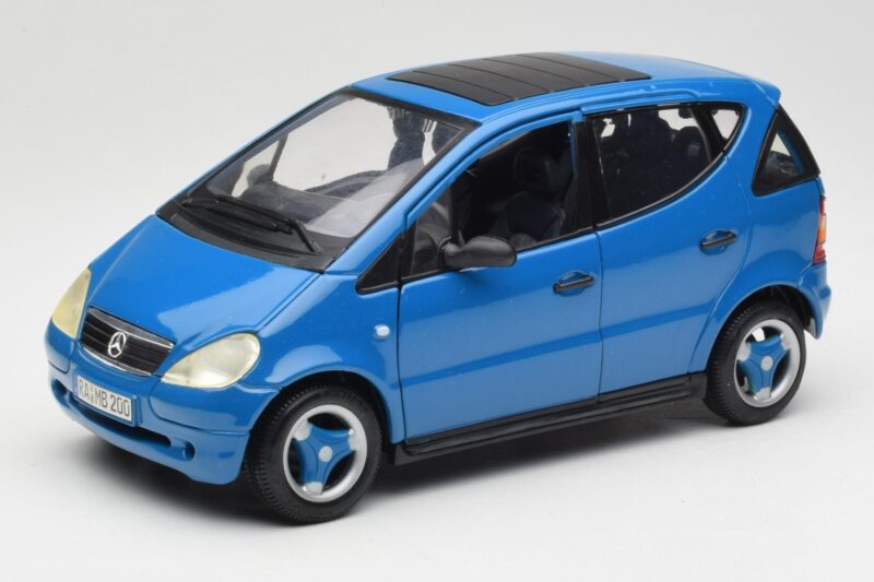 Mercedes A-Class W168 Light Blue Maisto 1:18 Mercedes A-Class W168 Light Blue Maisto 1:18 37800-M5 Diecast