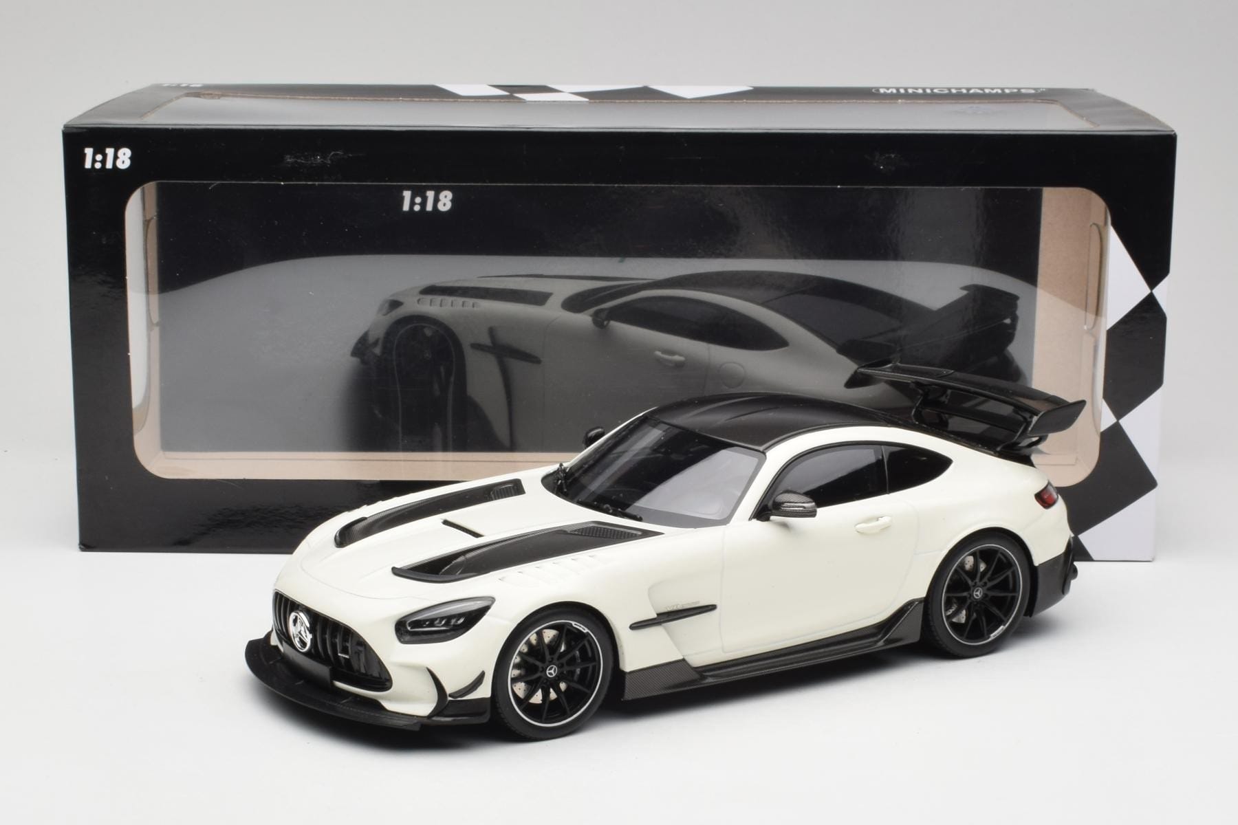 Minichamps Mercedes AMG GT Black Series 1:18 Diamond White