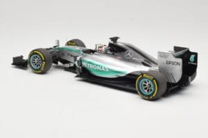 Mercedes AMG Petronas W06 Hybrid #44 L. Hamilton F1 World Champion 2015 Minichamps 1:18 186150044 Diecast - image 5 of 6