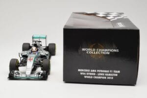 Mercedes AMG Petronas W06 Hybrid #44 L. Hamilton F1 World Champion 2015 Minichamps 1:18 186150044 Diecast - image 6 of 6