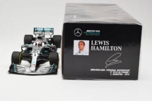 Mercedes AMG Petronas W10 #44 L. Hamilton F1 World Champion 2019 Minichamps 1:18 110190044 Diecast - image 6 of 6