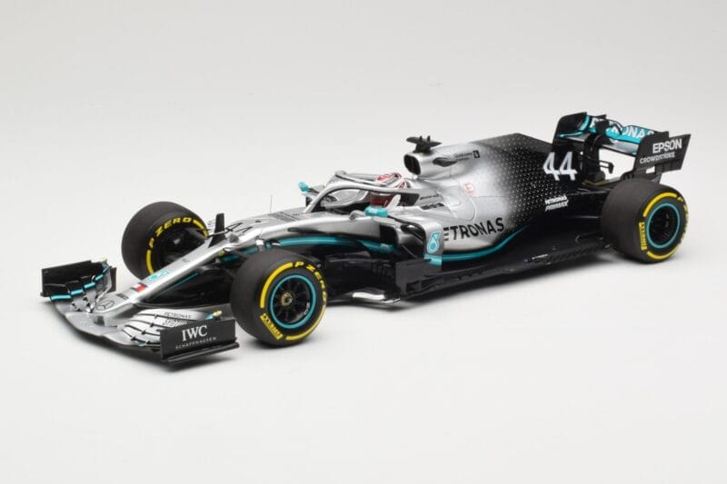 Mercedes AMG Petronas W10 #44 L. Hamilton F1 World Champion Dealer Edition 2019 Minichamps 1:18 B66960567 Diecast