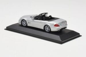 Mercedes AMG SL63 R230 Silver Minichamps 1:43 B66960018-R Diecast - image 3 of 4