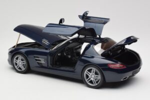 Mercedes SLS AMG C197 Blue Metallic Minichamps 1:18 180039021 Diecast - image 5 of 8