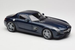 Mercedes SLS AMG C197 Blue Metallic Minichamps 1:18 180039021 Diecast - image 6 of 8
