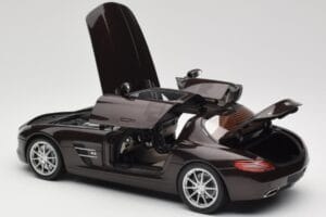 Mercedes AMG SLS C197 Brown Metallic Minichamps 1:18 100039028 Diecast - image 5 of 8