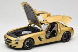 Mercedes AMG SLS C197 Gold Minichamps 1:18 100039024 Diecast - image 2 of 8