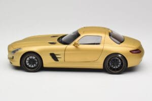 Mercedes AMG SLS C197 Gold Minichamps 1:18 100039024 Diecast - image 4 of 8