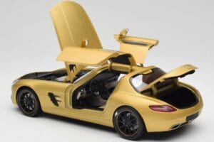 Mercedes AMG SLS C197 Gold Minichamps 1:18 100039024 Diecast - image 5 of 8