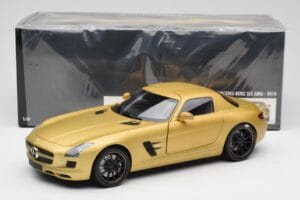 Mercedes AMG SLS C197 Gold Minichamps 1:18 100039024 Diecast - image 8 of 8