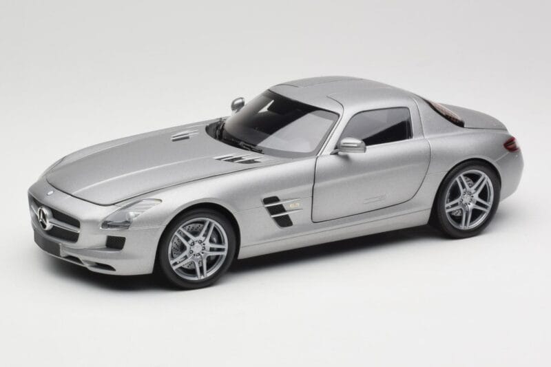 Mercedes AMG SLS C197 Grey Metallic Minichamps 1:18 100039025 Diecast