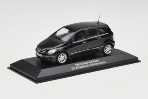 Mercedes B-Class W245 Driving School Black Minichamps 1:43 MB005 Diecast - image 2 of 4