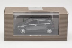 Mercedes B-Class W245 Cosmos Black Minichamps 1:43 B66962218 Diecast - image 4 of 4
