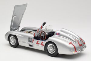 Mercedes 300 SLR W196S #722 S. Moss / D. Jenkinson Mille Miglia Winner 1955 Maisto 1:18 536887 Diecast - image 5 of 8