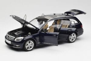 Mercedes C-Class S204 T-Modell Tanzanite Blue AUTOart 1:18 B66962352 Diecast - image 2 of 8