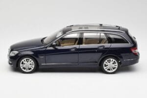 Mercedes C-Class S204 T-Modell Tanzanite Blue AUTOart 1:18 B66962352 Diecast - image 4 of 8