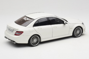 Mercedes AMG C63 W204 White AUTOart 1:18 72674-R1 Diecast - image 3 of 8