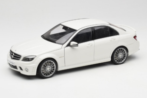 Mercedes AMG C63 W204 White AUTOart 1:18 72674-R1 Diecast