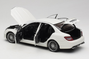 Mercedes AMG C63 W204 White AUTOart 1:18 72674-R1 Diecast - image 5 of 8